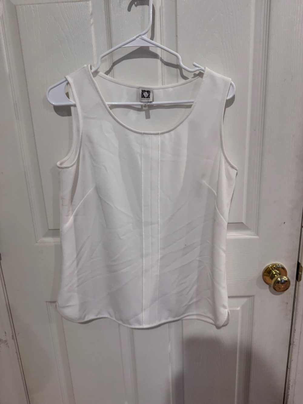 Anne Klein White Sleeveless Scoop-Neck Shell with Center Seam